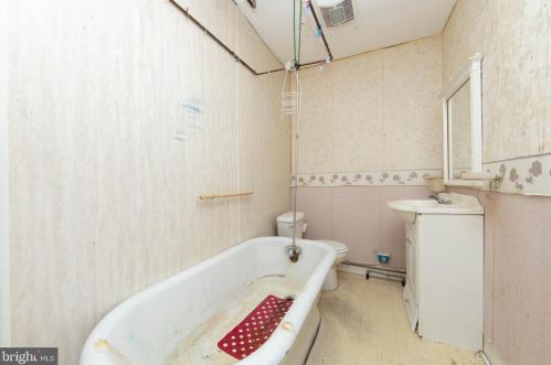 7701 Park Ave, Camden NJ  08109-3534 exterior