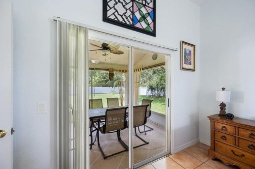 107 Hawthorne Cir, Fort Pierce FL 34953-3524 exterior