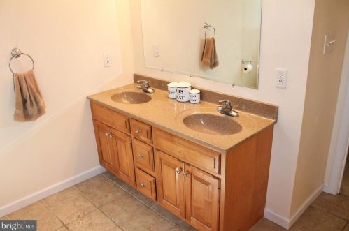 324 Mountaintop Rd, Swartzville PA  17569-9016 exterior