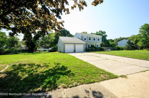 4 Keats Dr, Berkeley Township, NJ 08721-1211