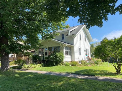 429 Clay St, Green Bay, WI 54301-3806