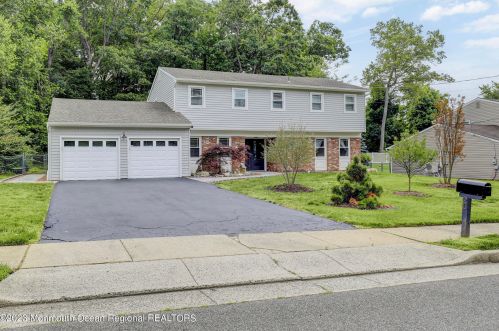 20 Regina Rd, Morganville, NJ 07751-1639