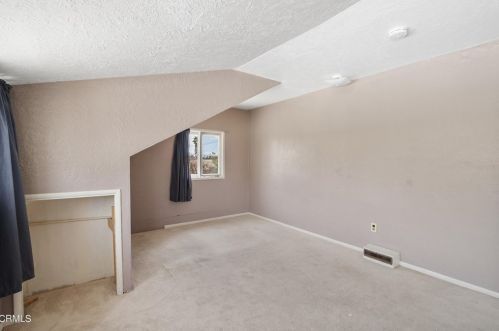 4973 Strickland Dr, Oxnard CA  93036-1052 exterior