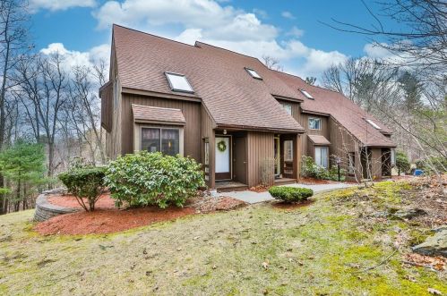 17 Silverton Dr, Nashua, NH 03062-1451