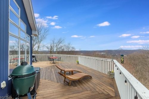 163 Hillcrest Dr, Parsippany NJ  07834-1413 exterior