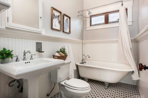 5250 Appian Way, Long Beach CA  90803-1901 exterior