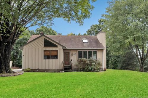 50 Plaskon Dr, Huntington, CT 06484-4325