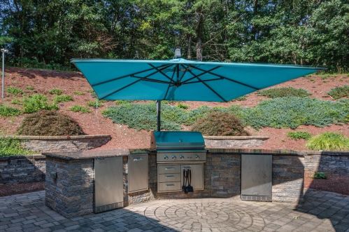 135 Hooker Farm Rd, Salem NH  03079-1815 exterior