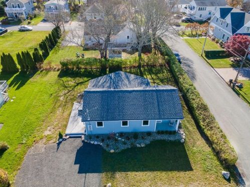 50 Elizabeth Rd, South Kingstown RI  02882-5220 exterior