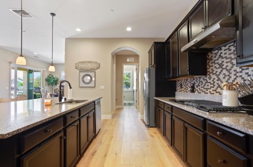 239 Clendenin Pkwy, Ripon CA  95366-9497 exterior