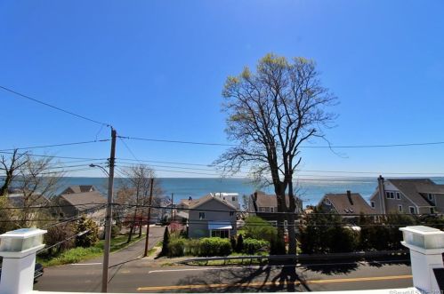 105 Edgefield Ave, Milford CT  06460-7833 exterior