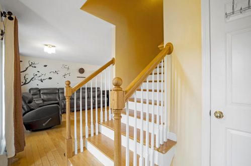 4 Ivans Ln, Dover NH  03820-9131 exterior