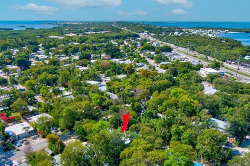 119 Gumbo Limbo Dr, Key Largo, FL 33037-4506