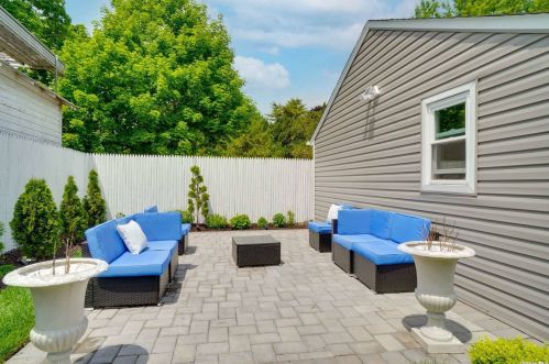 207 Butler St, Westbury NY  11590-3129 exterior