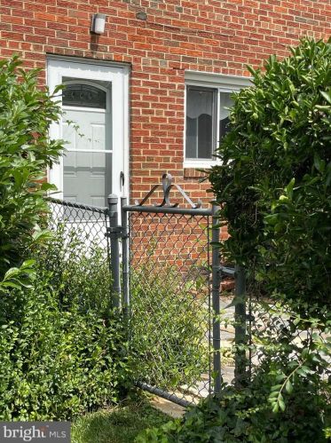 6235 Kilmer Ct, Falls Church VA  22044-1822 exterior