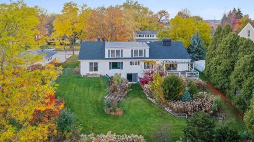 2925 Waubenoor Dr, Green Bay WI  54301-1526 exterior