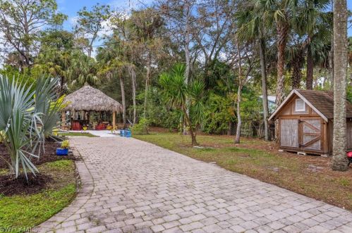 561 20th Ave, Naples FL  34120-3372 exterior
