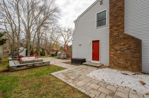 2 Katherine Rd, Lyme CT  06371-1620 exterior