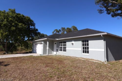 4700 21st St, Lehigh Acres, FL 33973-2634