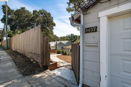 8437 Golf Links Rd, Oakland CA  94605-4118 exterior