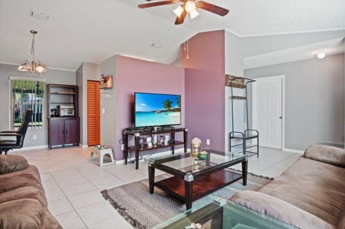 1085 Canary Ter, Fort Pierce FL  34953-1818 exterior