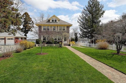 1296 Narragansett Blvd, Providence, RI 02905-3834