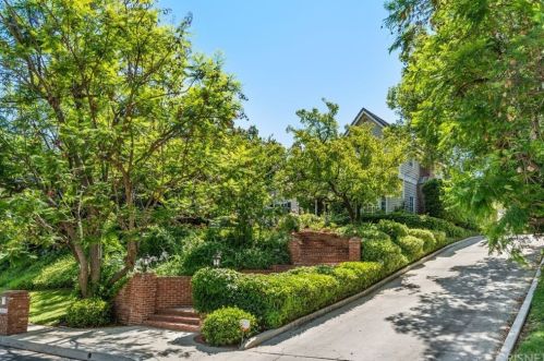4155 Vicasa Dr, Calabasas, CA 91302-1874