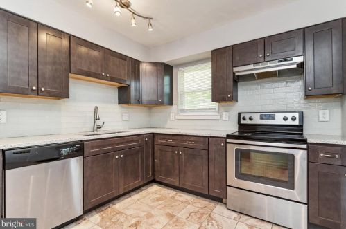 13207 Nassau Dr, Woodbridge VA  22193-4104 exterior