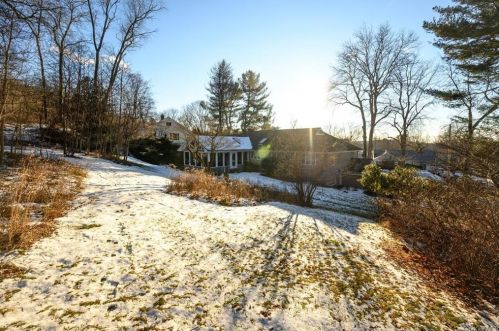 151 Holbrook Ln, Briarcliff, NY 10510-1121