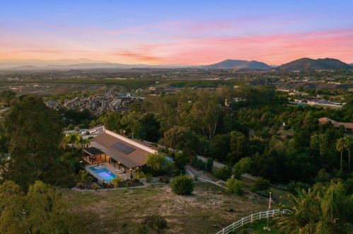39386 Chaparral Dr, Temecula CA  92592-8822 exterior