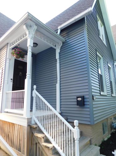 2575 Graham St, Milwaukee WI  53207-1609 exterior