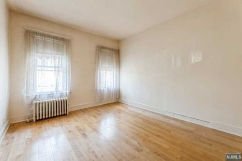 886 Broadway, Bayonne NJ  07002-3033 exterior