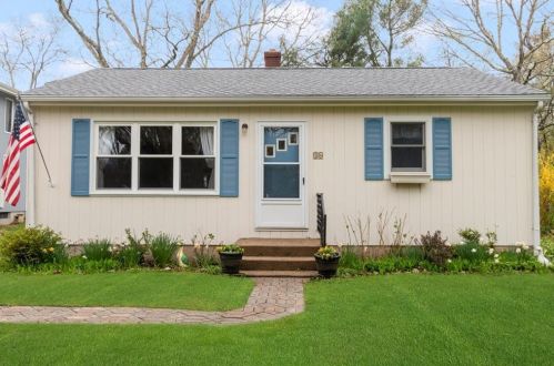 36 Beach Plum Rd, South Kingstown, RI 02882-4004