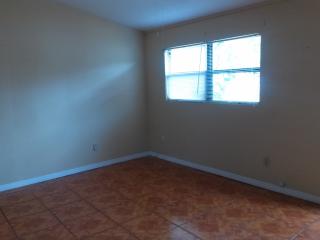 213 Swannanoa St, Lakeland, FL 33805-2942