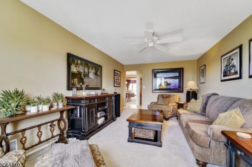 48 Edgefield Dr, Greystone Park NJ  07950-1975 exterior