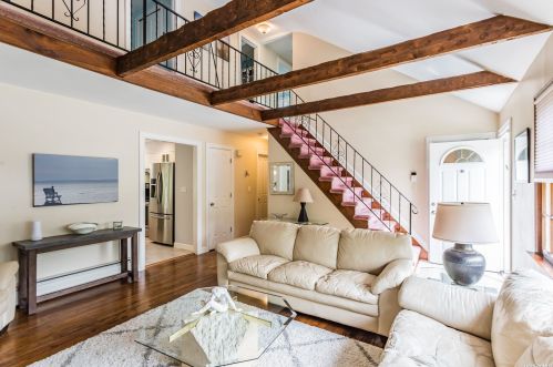 16 Martin Pl, Northport NY  11768-1224 exterior