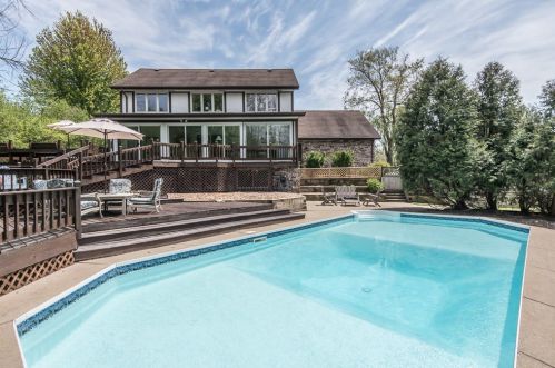 12125 Maryhill Ct, Thiensville, WI 53092-2215