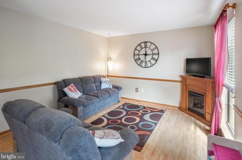 5624 Reardon Ln, Woodbridge VA  22193-3756 exterior