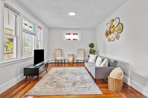 181 Mount Pleasant Ave, Providence RI  02908-3917 exterior