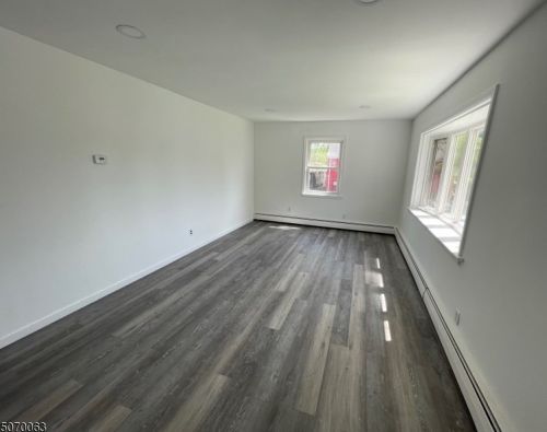 123 Hamilton St, Roselle, NJ 07203-1613