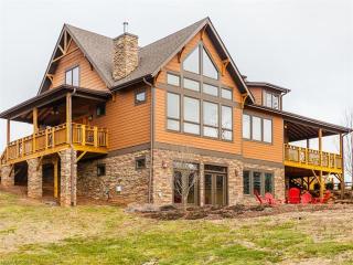 11 Hominy Heights Ln, Biltmore Lake, NC 28715-9562