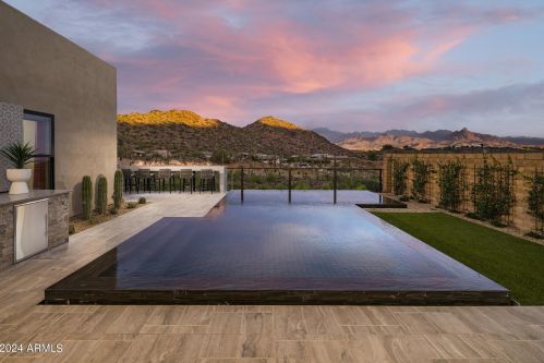 14236 Highland Ave, Scottsdale AZ 85256-2810 exterior