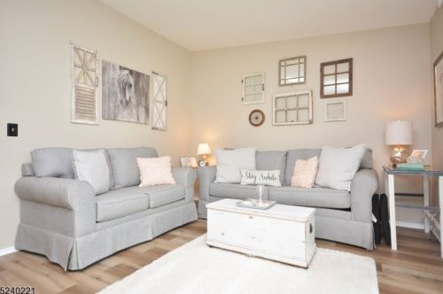 314 Spruce Hills Dr, Glen Gardner, NJ 08826-3702