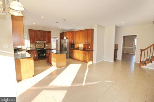42 Bruce Dr, Southampton PA  18966-2125 exterior