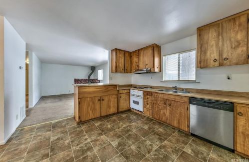 2237 Washington Ave, South Lake Tahoe, CA 96150-6451