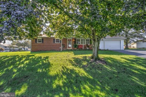 50 Rose Dr, Swartzville, PA 17569-9734