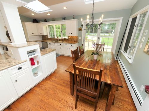 28 Little Harbor Rd, Mount Sinai NY  11766-1208 exterior