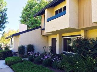 722 Archwood Ave, Brea, CA 92821-2711