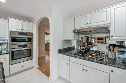 19 Marisa Ct, West Milford NJ  07480-3000 exterior