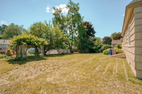 6 Orlando St, Nashua NH 03064-2540 exterior